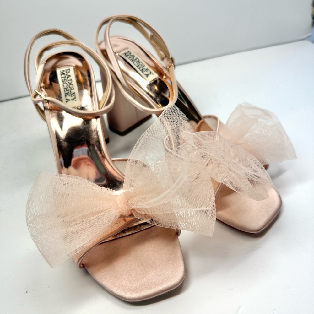 NIB Badgley Mischka Women's Tess Heeled Sandals Size 9 Soft Blush Color